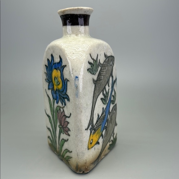 Antique Handcrafted Persian Iznik Vase - Picture 4 of 12